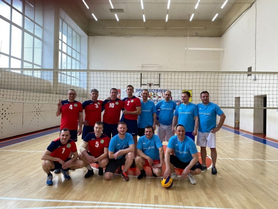 Третье место завоевали спортсмены из Щаповского среди муниципальных служащих и представителей депутатского корпуса в турнире по волейболу