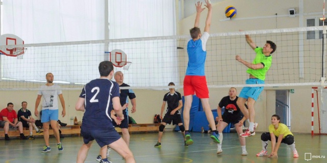 Спортсмены поселения поучаствовали в волейбольном турнире