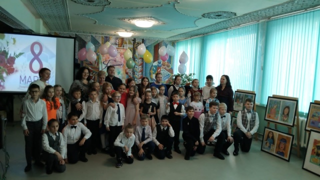 Сотрудники ДШИ «Гармония» провели концерт в честь 8 Марта