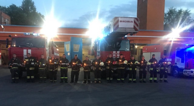 Вечная память павшим героям: Пожарные новой Москвы приняли участие в акции «Свеча памяти»