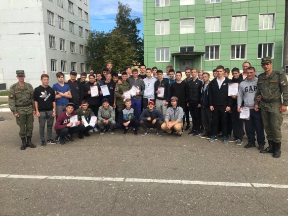 Ученики школы №2075 посетили военные сборы