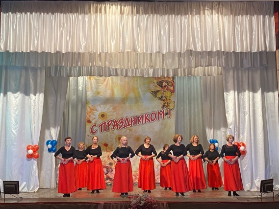 Праздничный концерт ко Дню старшего поколения организовали в Доме культуры «Солнечный»