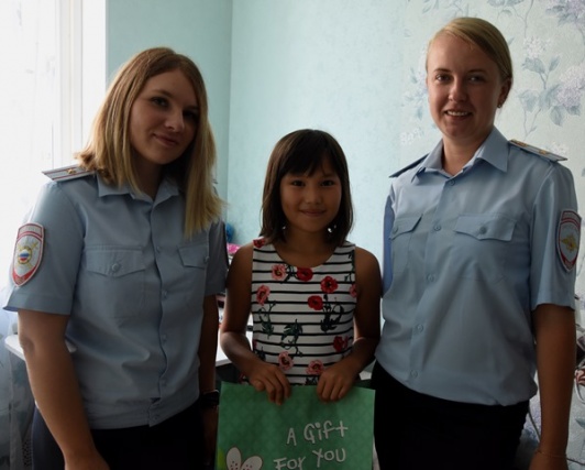 Сотрудники полиции Новой Москвы помогли детям, находящимся под опекой, подготовиться к новому учебному году