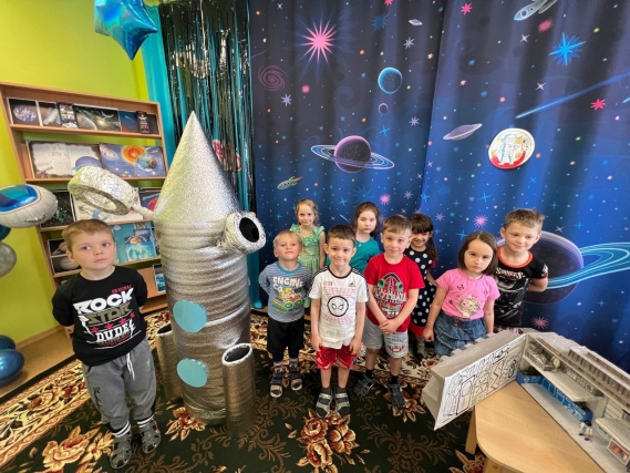 Мероприятия в честь Дня космонавтики прошли в детском саду школы №2075