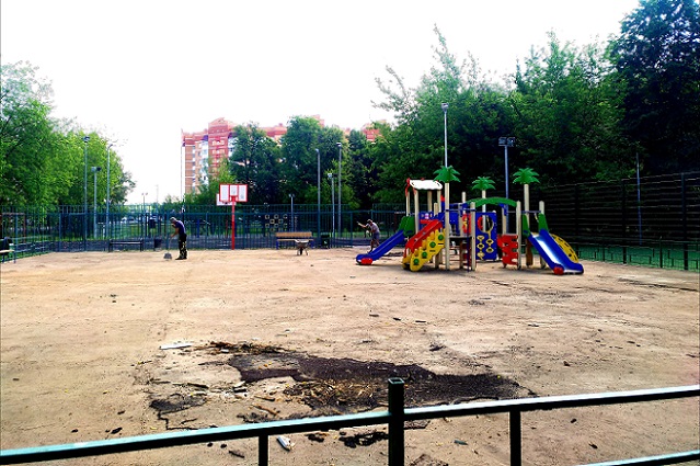Подрядчики приступили к модернизации детской площадки в поселке Щапово