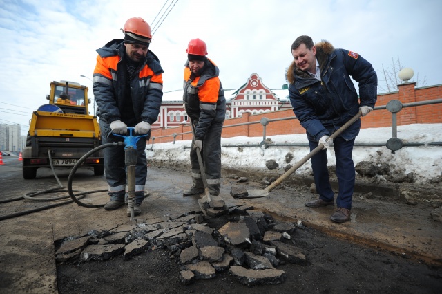 Специалисты отремонтируют дороги и тротуары в деревне Александрово 
