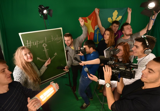  Ученики  школы №2075 сняли фильм о жизни коллектива