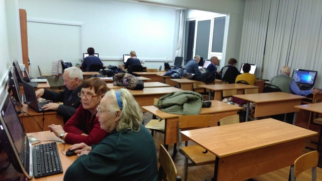 Жителей Щаповского старшего поколения пригласили на занятия по компьютерной грамотности