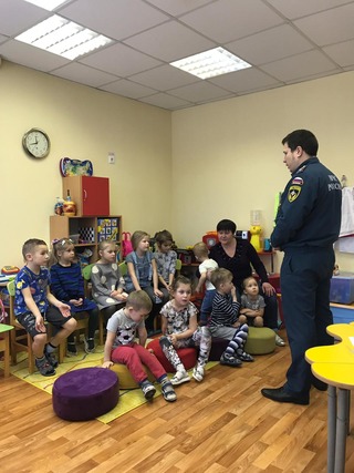 Год предотвращения чрезвычайных ситуаций в МЧС России: сотрудник надзорной деятельности провела открытое занятие с дошкольниками
