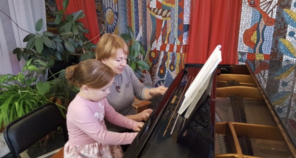 Воспитанники Щаповской детской школы искусств «Гармония» подали заявки на участие в конкурсе 