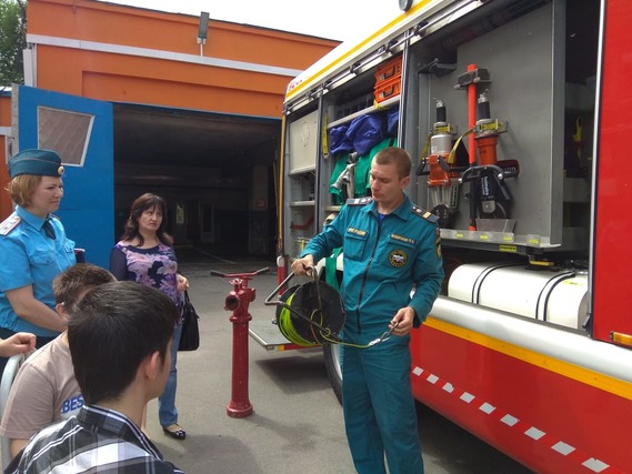 Год культуры безопасности: пожарно-спасательную часть Троицка посетили дети из Донбасса