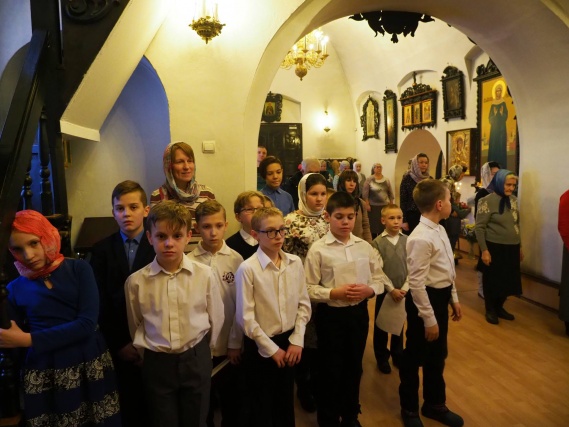 Ученики Воскресной школы провели Богослужение в храме