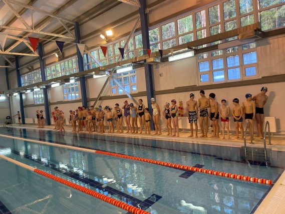 Итоговые соревнования по плаванию провели в СК «Заря»