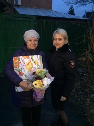 В Новой Москве сотрудники полиции поздравили вдов сотрудников, погибших при исполнении служебного долга с Международным женским днем