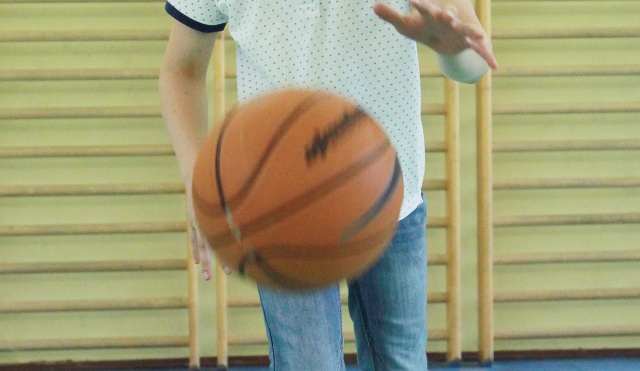 Онлайн-тренировку по баскетболу провели в спортивном клубе «Заря»