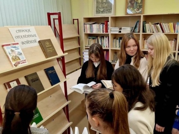 Книжная выставка открылась в школе №2075