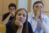 Ученики московских школ приняли участие в акции «ЕГЭ: из года в год»