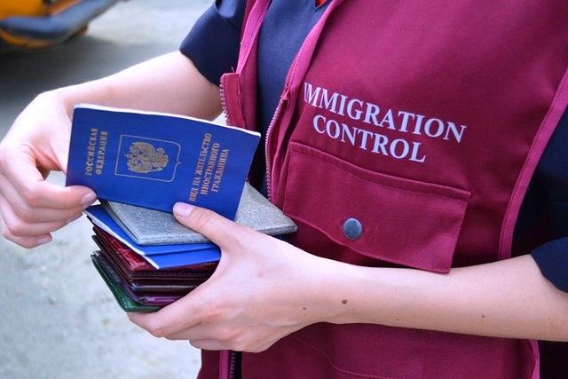 Сотрудники полиции Новой Москвы выявили факты нарушения миграционного законодательства