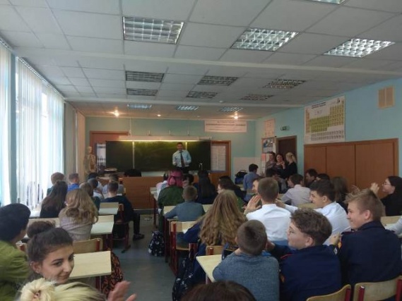 Полицейские Новой Москвы продолжают предупреждать школьников о вреде наркотиков