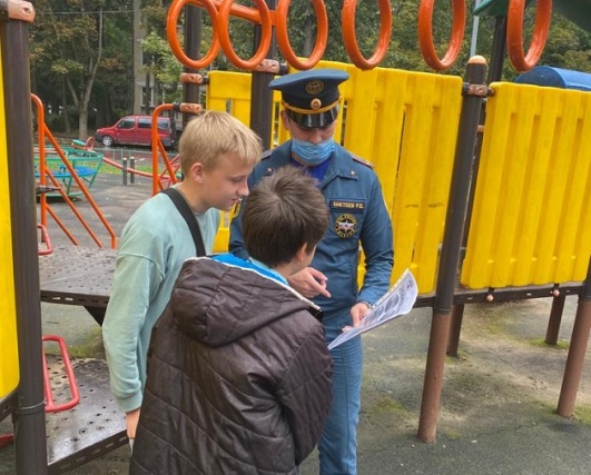 В Троицком административном округе инспектора пожарного надзора провели профилактические мероприятия 