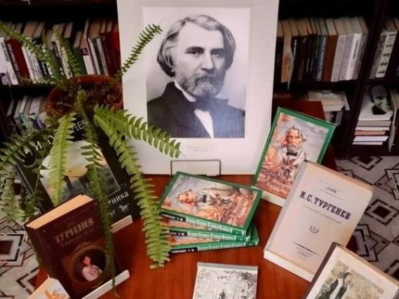 Книжная выставка открылась в библиотеке Щаповского