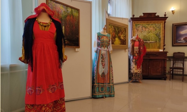Выставку живописи Музея истории усадьбы Александрово-Щапово дополнили новыми экспонатами