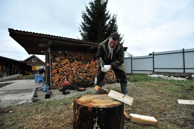 Свыше 5000 заявок на доставку дров дачникам на домашнем режиме выполнили в городе