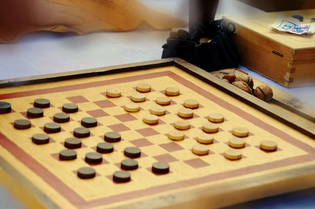 Интеллектуальное соревнование: турнир по шашкам организуют в столичных ЦМД 