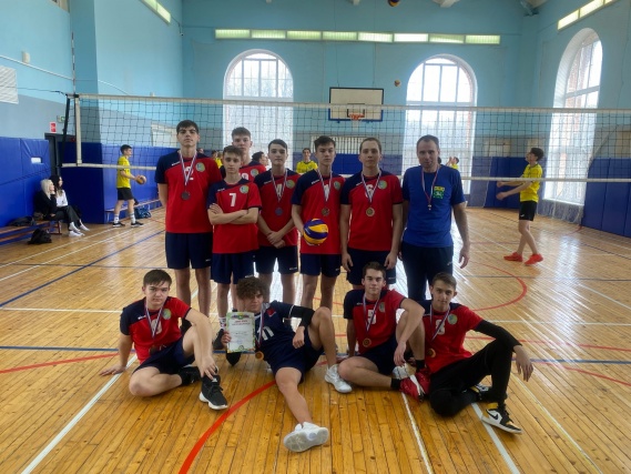 Участие в соревнованиях по волейболу приняли спортсмены из Щаповского