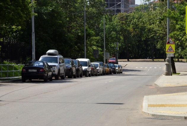 Москвичей призвали быть внимательнее при парковке в день общероссийского голосования