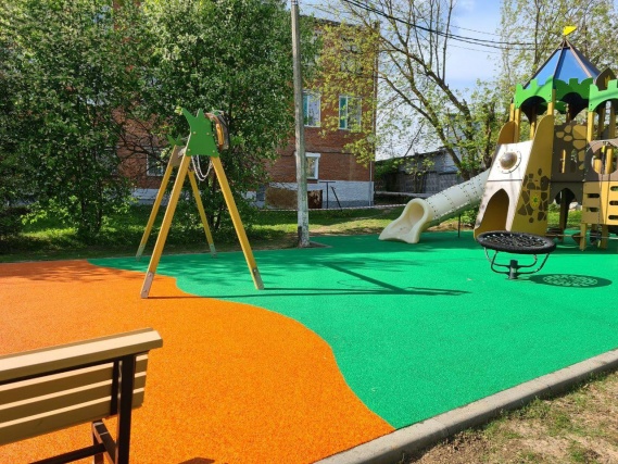 Работы по модернизации детской площадки завершили в Щаповском