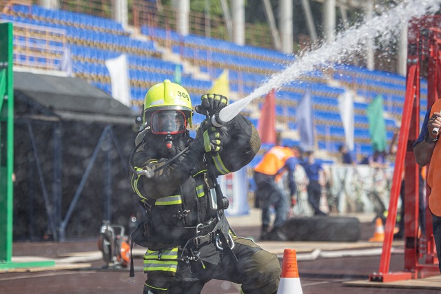 В Апаринках прошли городские соревнования среди пожарных и спасателей «Пожарный Олимп»