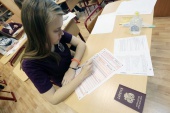 Школьники потренируются сдавать экзамен по иностранным языкам
