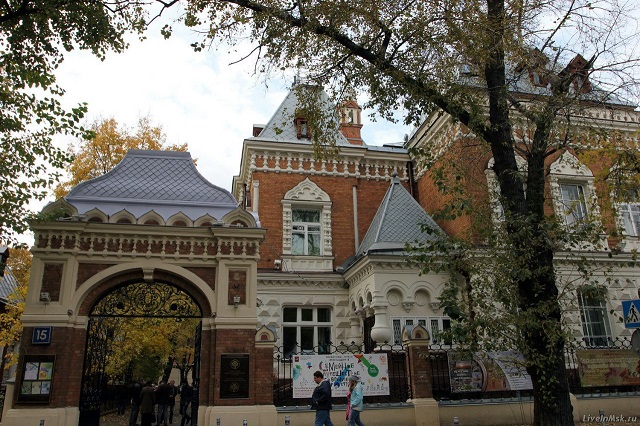 Здания Государственного биологического музея имени Тимирязева, расположенные в Пресненском районе, отреставрируют. Об этом сообщается на официальном сайте мэра Москвы.