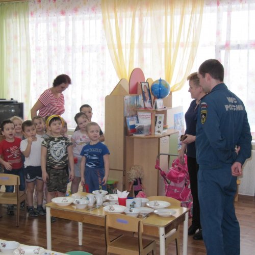 Учащиеся Роговской школы и детского садика поздравили сотрудников МЧС с наступающим 23 февраля