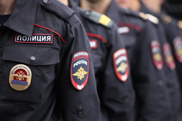 Полицейские Новой Москвы по горячим следам задержали подозреваемого в грабеже