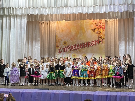 Фотоотчетом с концерта поделились сотрудники Дома культуры «Солнечный»