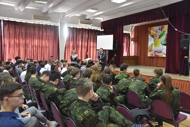 В рамках общероссийской оперативно-профилактической операции полицейские Новой Москвы информируют школьников округа о вреде наркотиков