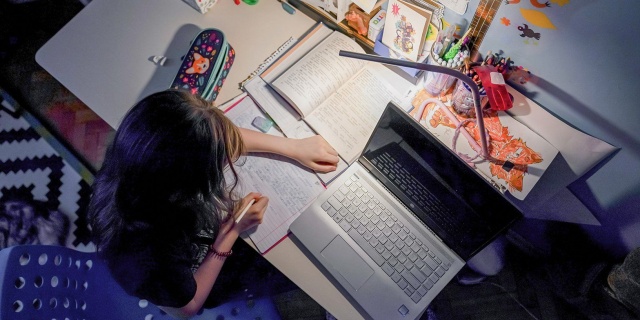 Онлайн-уроки к началу учебного года подготовили для школьников Москвы