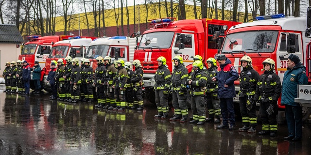 Московские пожарные приступили к тренировкам по тушению ландшафтных пожаров