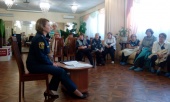 Сотрудник МЧС по ТиНАО на встрече с пожилыми людьми напомнила о пожарной безопасности 