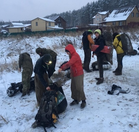 Спасатели Москвы нашли пропавшую в заброшенной каменоломне студентку в ТиНАО