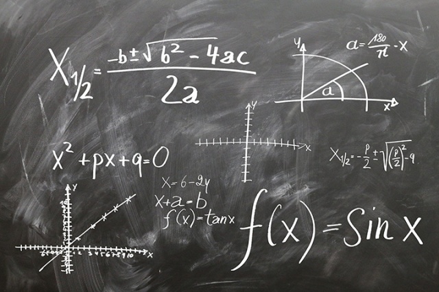 Воспитанник школы №2075 провел математическое занятие для девятиклассников