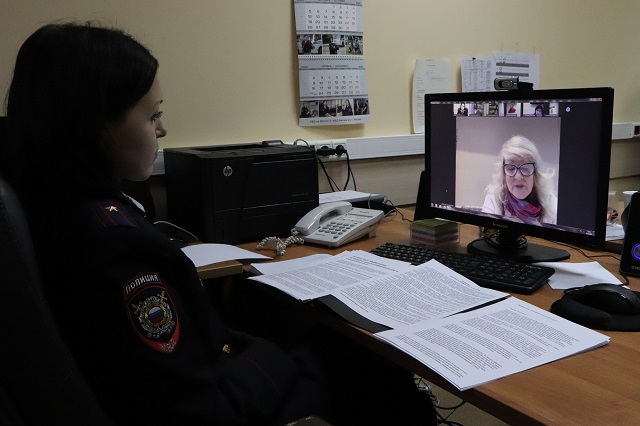 Сотрудник полиции УВД по ТиНАО приняла участие в онлайн-встрече с представителями муниципальных и образовательных учреждений