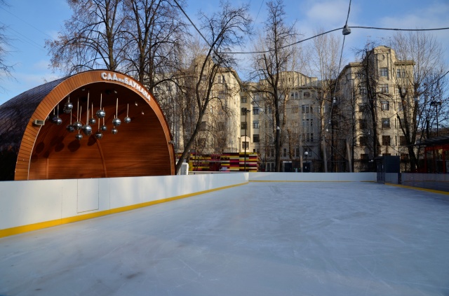 Катки с искусственным льдом откроют для москвичей