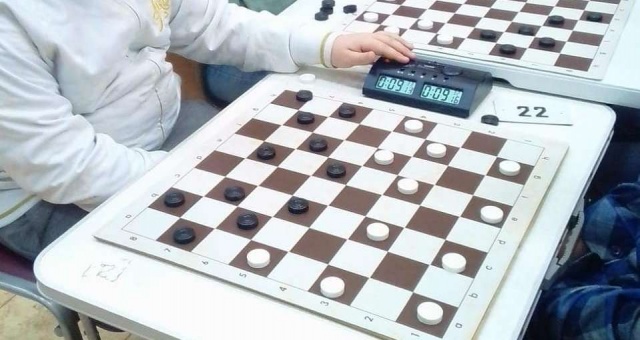 Школьник из Щаповского вошел в тройку лучших на окружных соревнованиях по шашкам