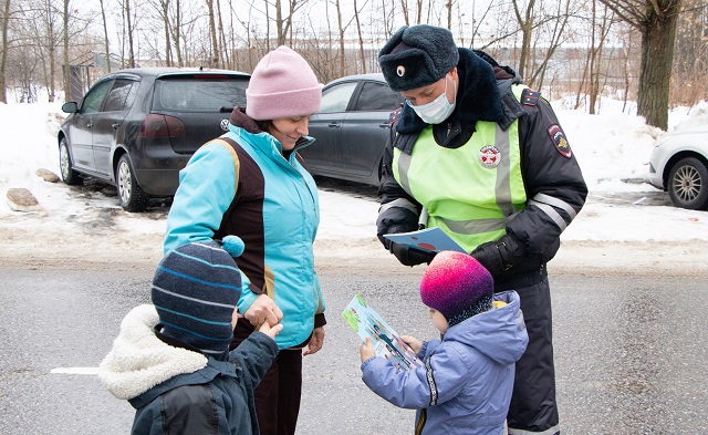 Сотрудники Госавтоинспекции Новой Москвы провели профилактическое мероприятие «Ваш пассажир-ребенок»